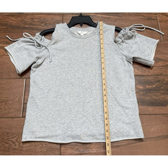 LC Lauren Conrad Womens Gray Cold Shoulder Pullover Top Knit Sweatshirt Size M - Picture 2 of 7